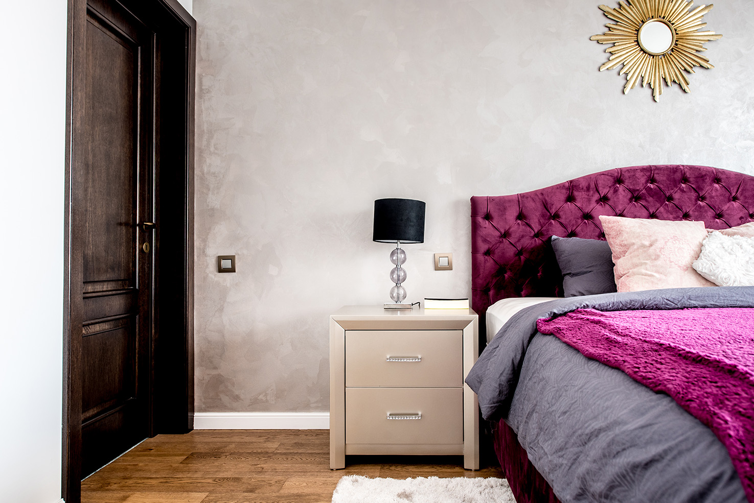 master-bedroom-details-hardwood-floors-cozy-and-mo-P52UWHE