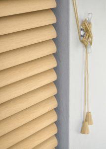 PVC 25mm Slat 150cm (59") Drop Venetian Blind Woodgrain Natural
